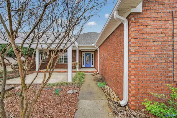 212 Chestnut Oak Circle, Owens Cross Roads, AL 35763