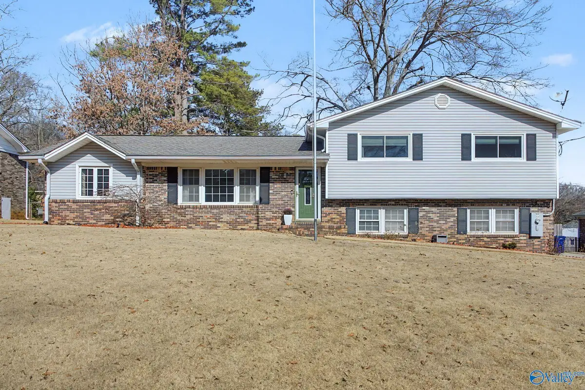 811 Forrest Heights Drive Se, Huntsville, AL 35802 - #1