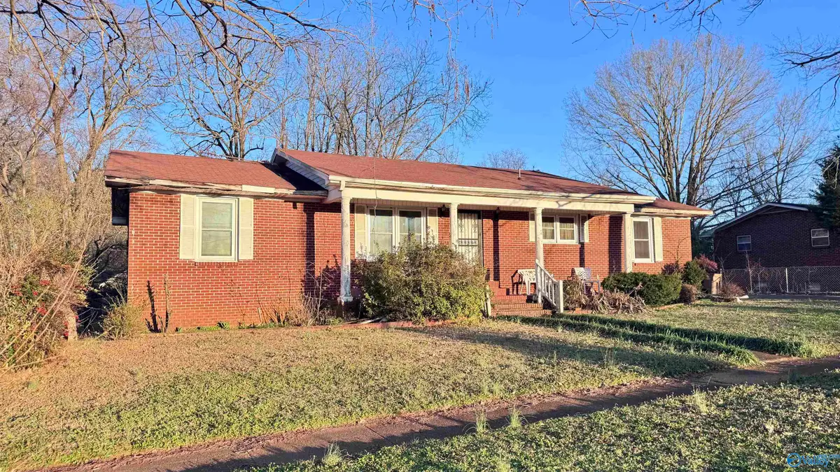 604 Memorial Drive Sw, Decatur, AL 35601 - #1