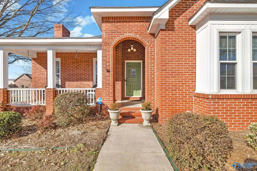 2209 Springdale Drive Sw, Hartselle, AL 35640 - #2