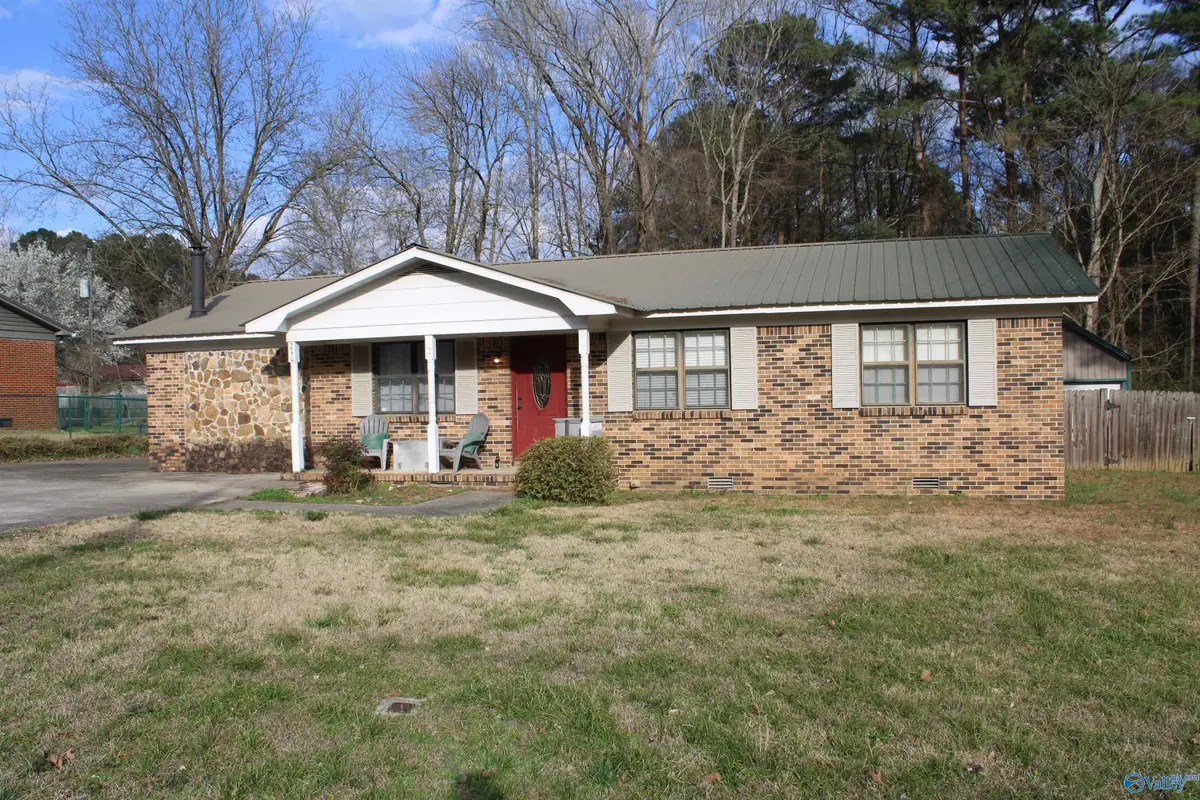 240 Hampton Road Nw, Hartselle, AL 35640 - #1