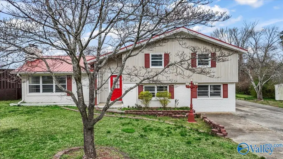 604 Franklin Avenue, Boaz, AL 35957 - #2