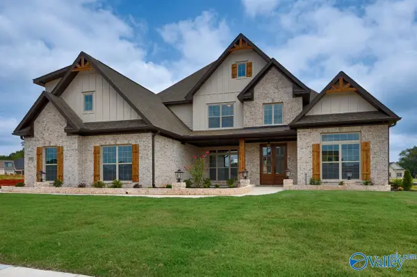 20949 Lakewood Drive, Athens, AL 35611