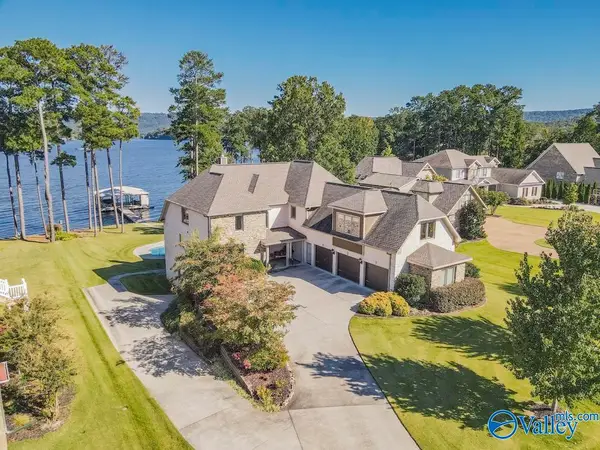 1204 Peninsula Drive, Scottsboro, AL 35769