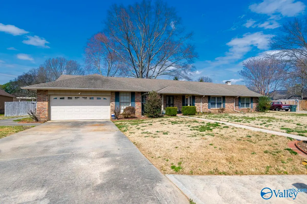 7823 Horseshoe Trail Se, Huntsville, AL 35802 - #1