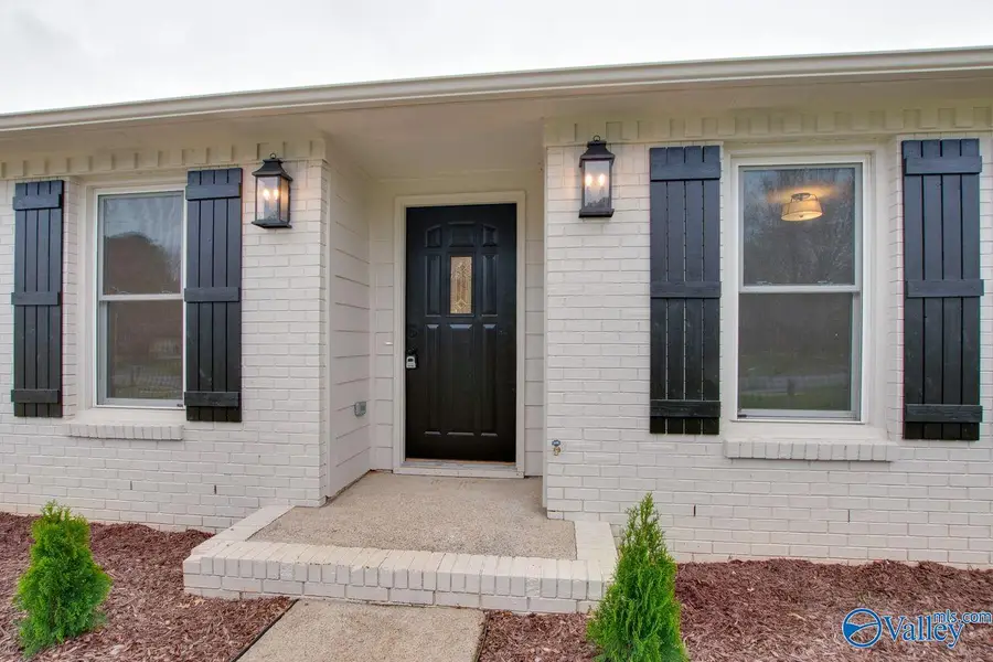 2042 Rosebury Lane Sw, Huntsville, AL 35803 - #2