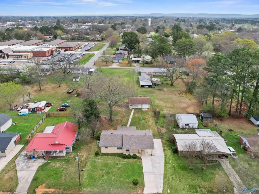 906 SW Cooper Lane Sw, Hartselle, AL 35640 - #2