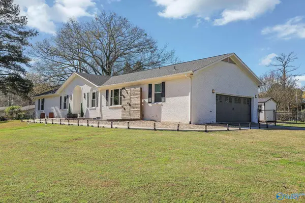 2401 Old Creek Trail Se, Decatur, AL 35603