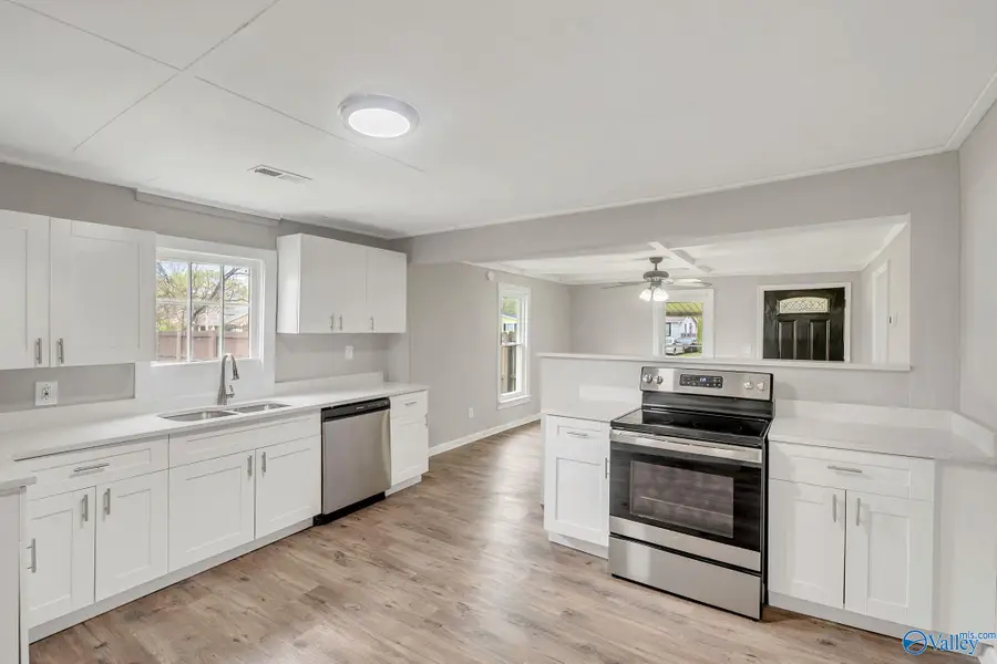 1226 Rison Avenue Ne, Huntsville, AL 35801 - #3