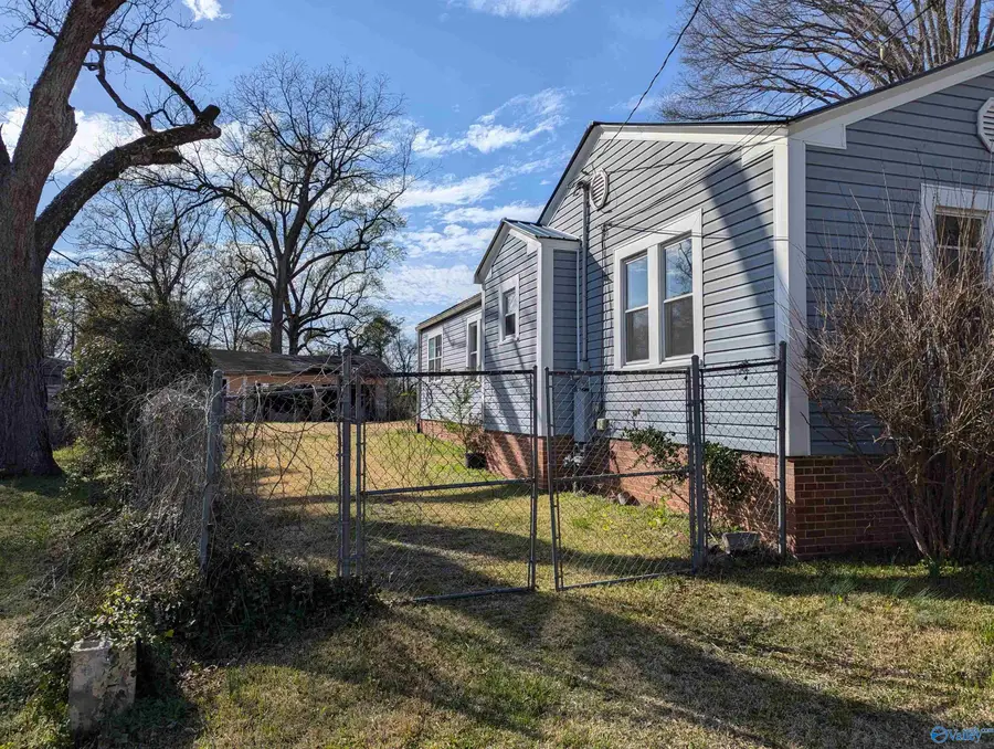 903 Spruce Street, Gadsden, AL 35901 - #3