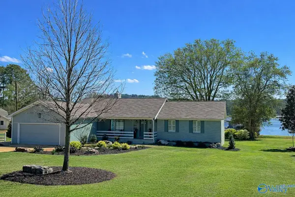 3713 Meadow Wood Circle, Guntersville, AL 35976