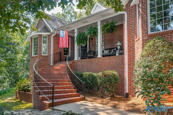 207 Hummingbird Way, Rainbow City, AL 35906