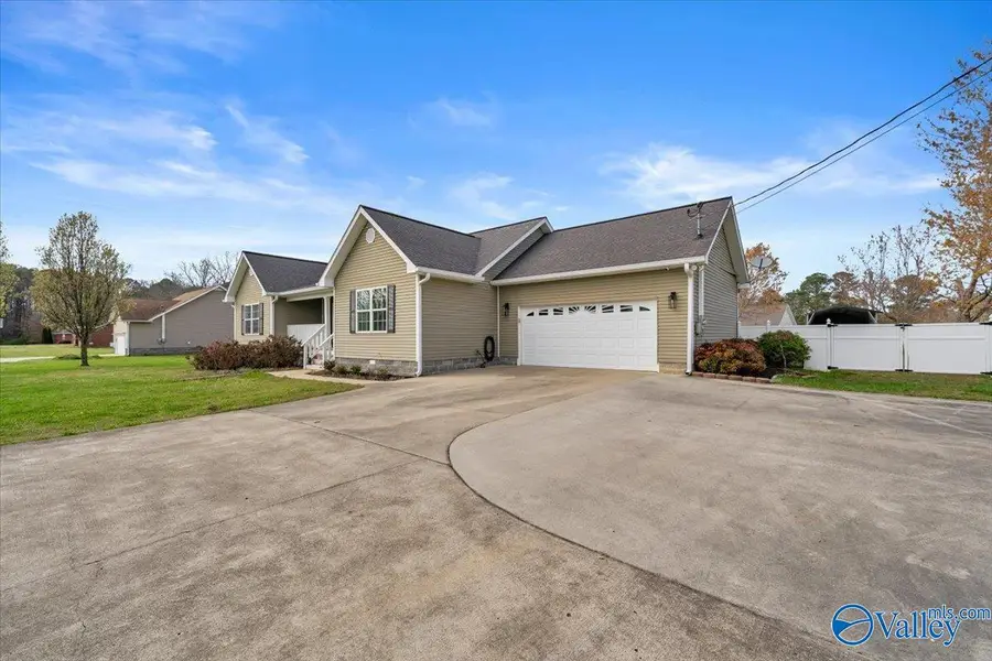 52 Hall Lane, Rainsville, AL 35986 - #3