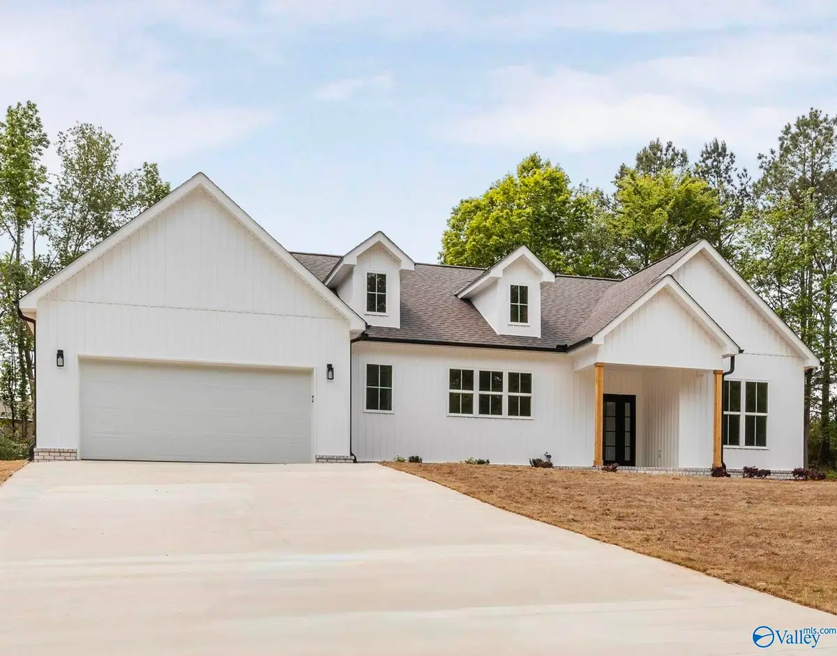 318 Elgin Hills Drive, Rogersville, AL 35652 - #1