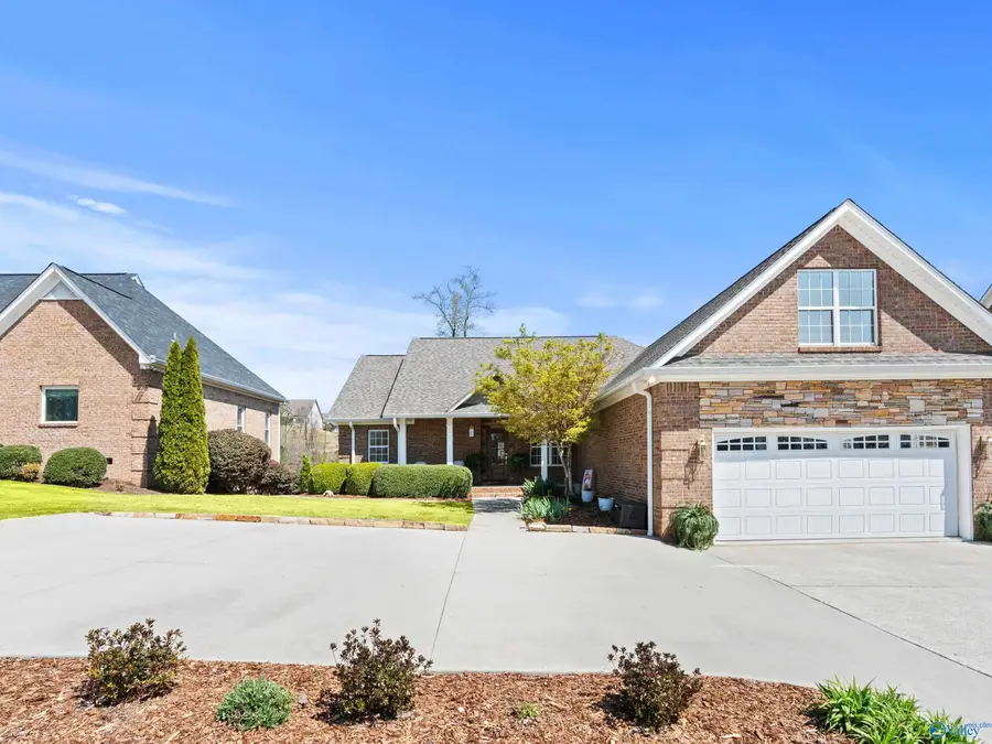 193 Oakcrest Drive, Guntersville, AL 35976 - #2