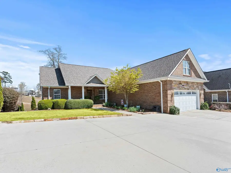 193 Oakcrest Drive, Guntersville, AL 35976 - #3