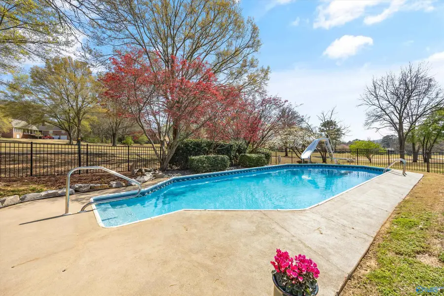 8126 Hillside Lane Se, Huntsville, AL 35802 - #3