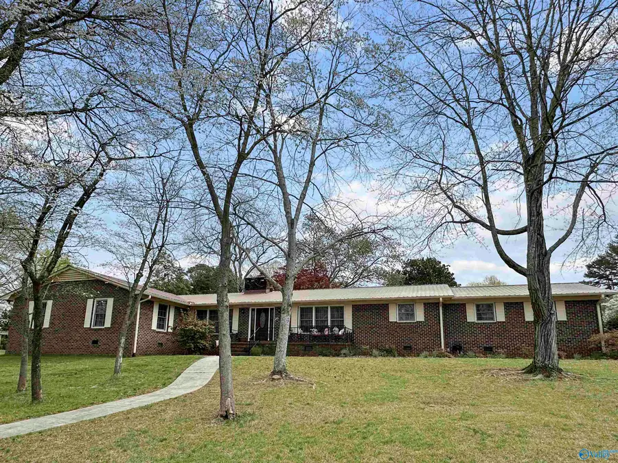 1913 Garner Street, Scottsboro, AL 35769 - #2