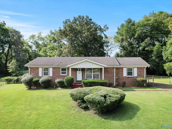 2917 NW Ford Place Nw, Huntsville, AL 35810