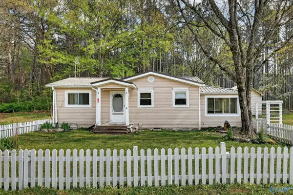 331 J B Hawkins Road, Gurley, AL 35748