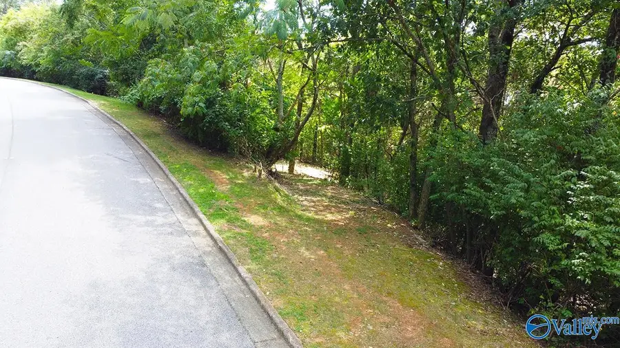 2216 Governors Bend Road Se, Huntsville, AL 35801 - #2