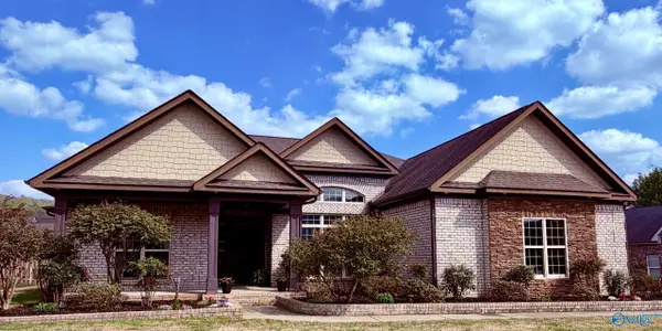 2715 Natures Trail Se, Owens Cross Roads, AL 35763