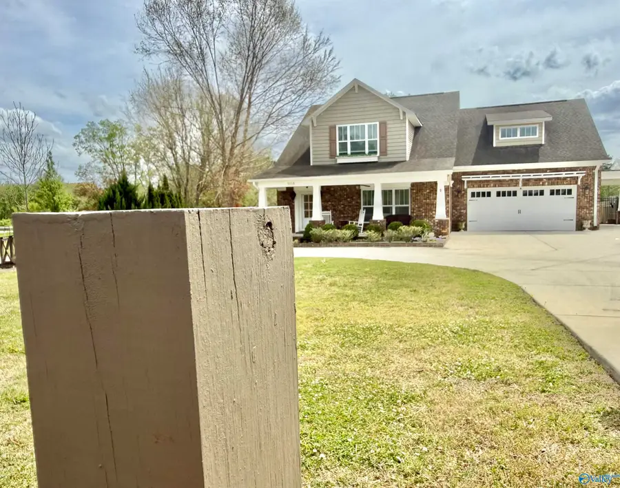 908 Rhodes Street, Hartselle, AL 35640 - #3