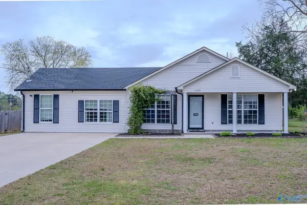 1502 Vest Street Sw, Hartselle, AL 35640