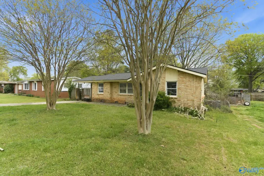 3209 Berkley Street Sw, Huntsville, AL 35805 - #3