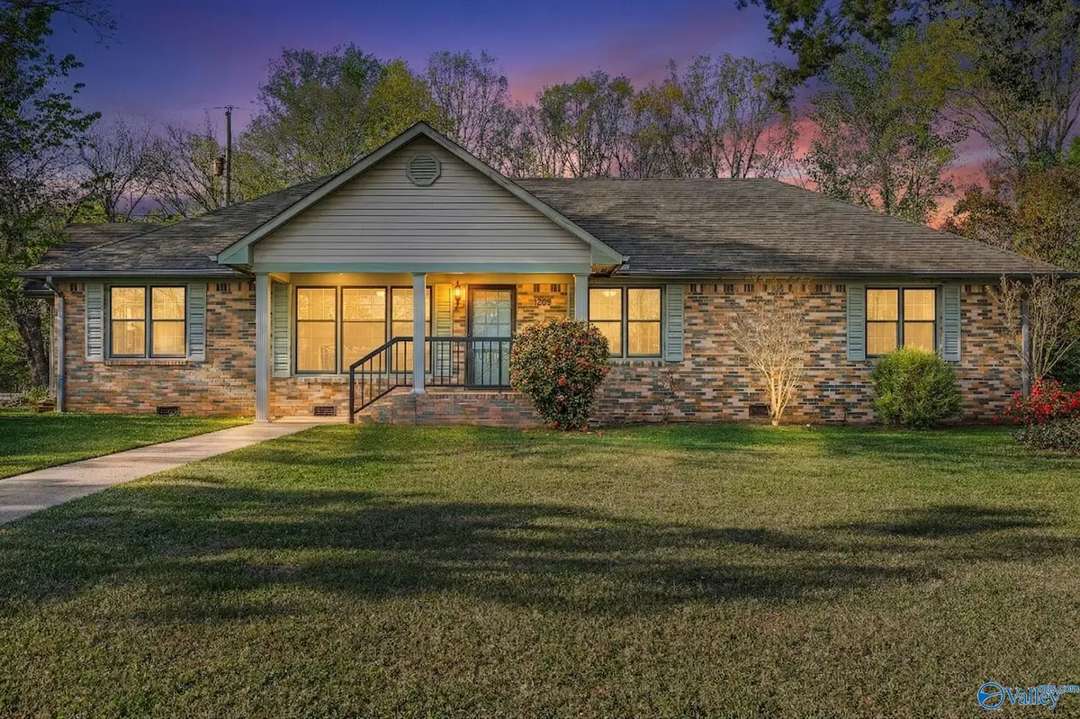 1209 Griffin Road Nw, Hartselle, AL 35640 - #1
