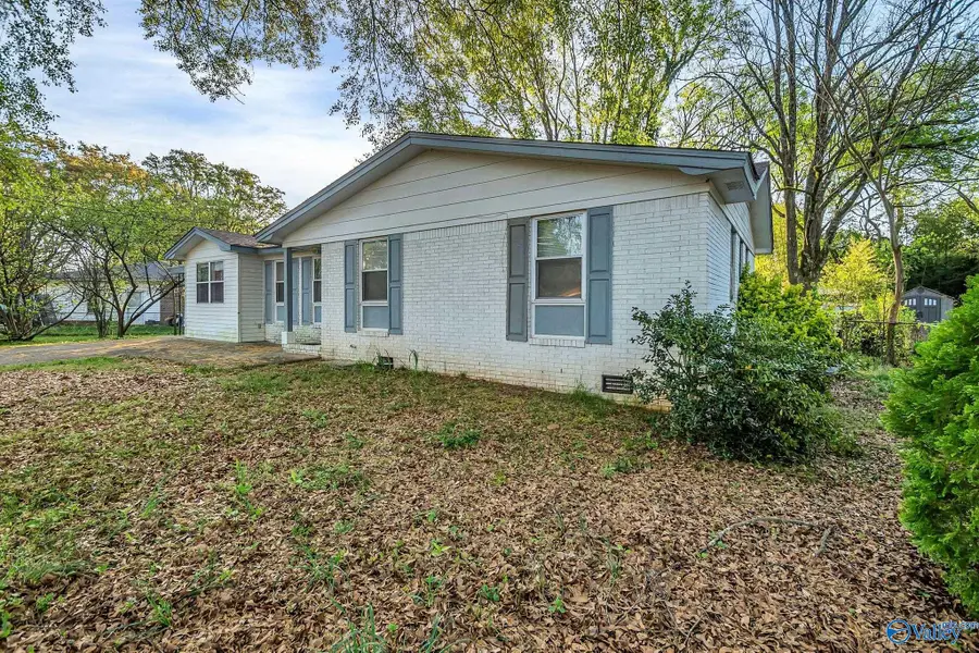 3705 South Westdale Court Sw, Huntsville, AL 35805 - #3