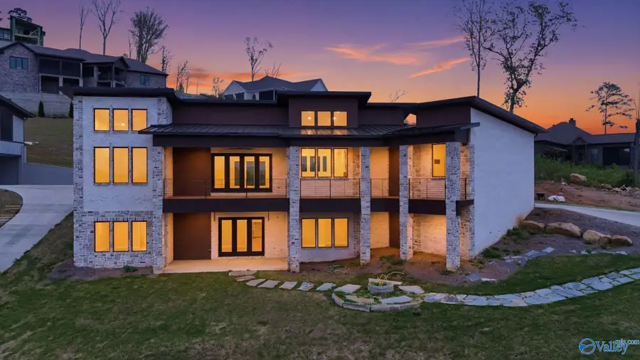 528 Fall Creek Drive, Guntersville, AL 35976 - #2