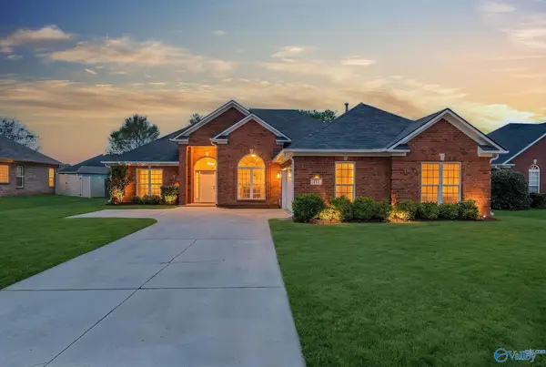 111 White Apple Drive, Harvest, AL 35749