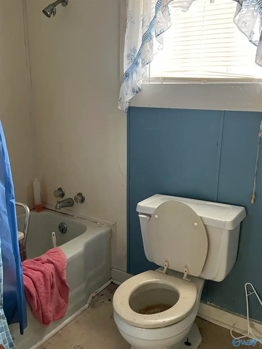 831 N 35th Street, Gadsden, AL 35904 - #3