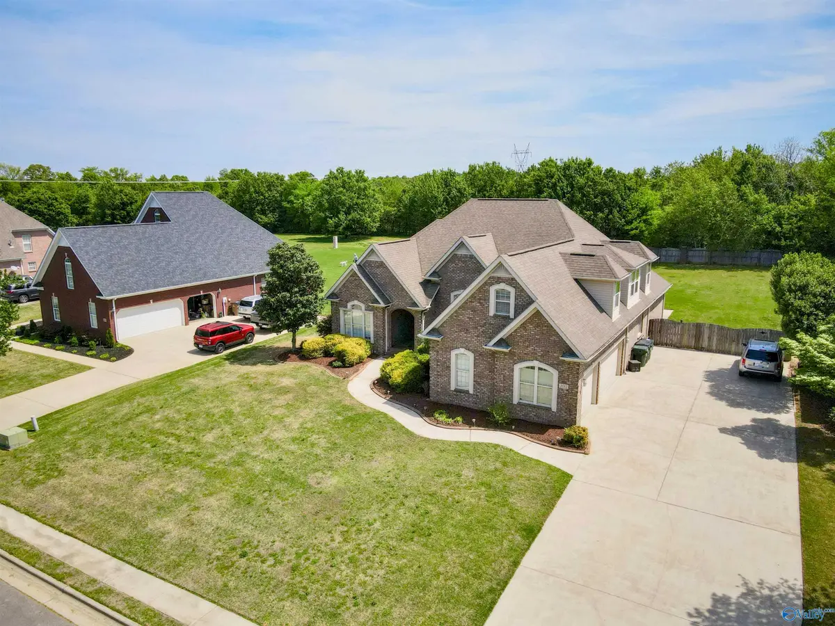 2012 Englewood Place, Decatur, AL 35603 - #1