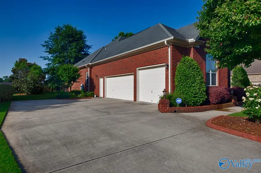 230 Bishop Farm Way Nw, Huntsville, AL 35806 - #2