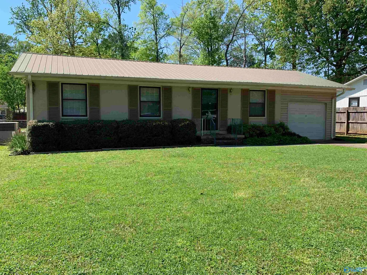 304 Sharon Street, Scottsboro, AL 35768 - #1