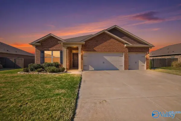 123 Blackburn Trace, Huntsville, AL 35811