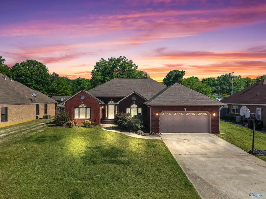 2422 Alexandria Street Sw, Decatur, AL 35603 - #3