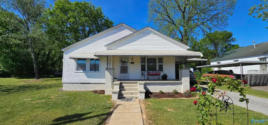 512 Linden Street, Scottsboro, AL 35768 - #2