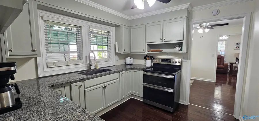 512 Linden Street, Scottsboro, AL 35768 - #3