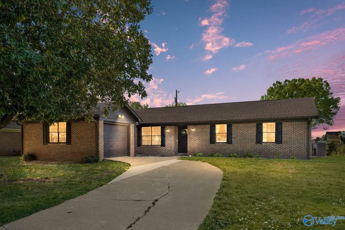 1609 SW Thomas Drive, Decatur, AL 35601 - #1