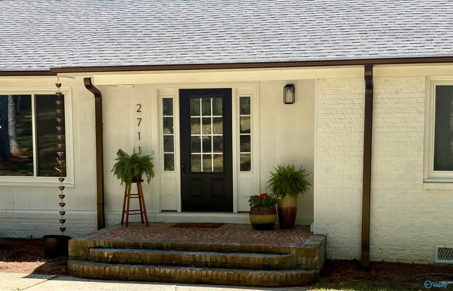 2711 West Chapel Hill Road, Decatur, AL 35603 - #2