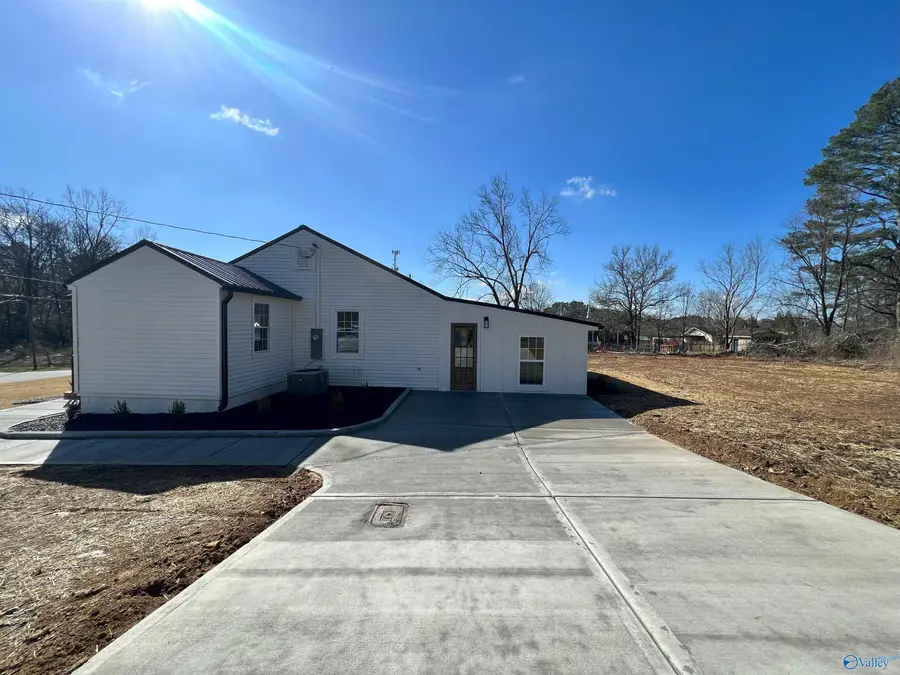 215 NW 4th Street, Arab, AL 35016 - #2