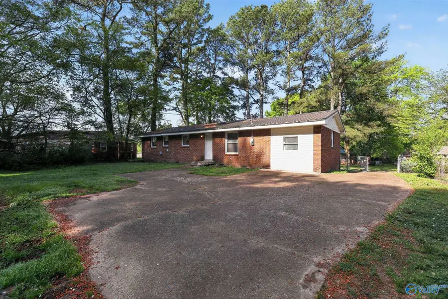 3802 NW Lakeview Drive Nw, Huntsville, AL 35810 - #2