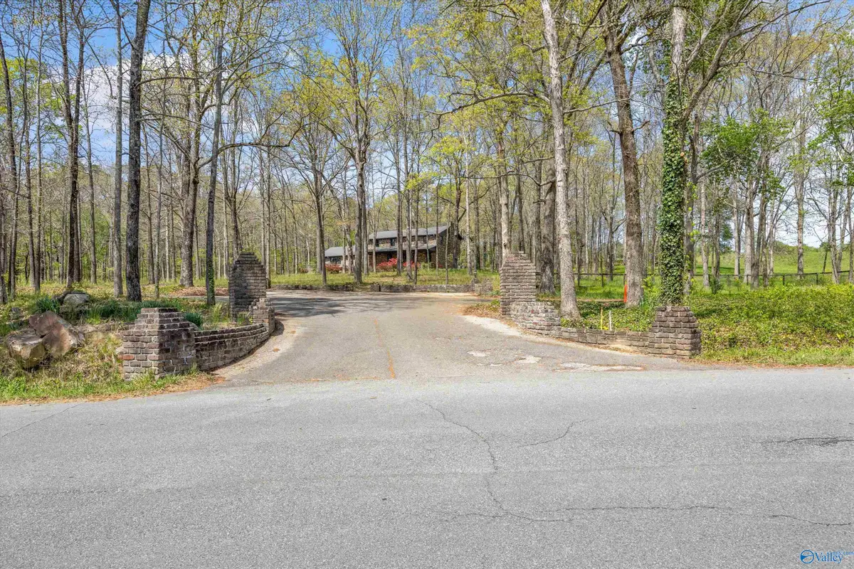 2236 Pine Lake Drive Nw, Arab, AL 35016 - #1