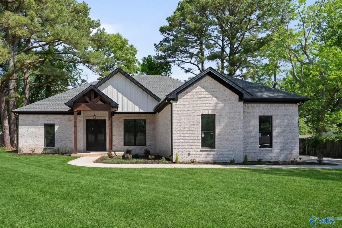 6306 Sheri Drive Nw, Huntsville, AL 35806 - #1