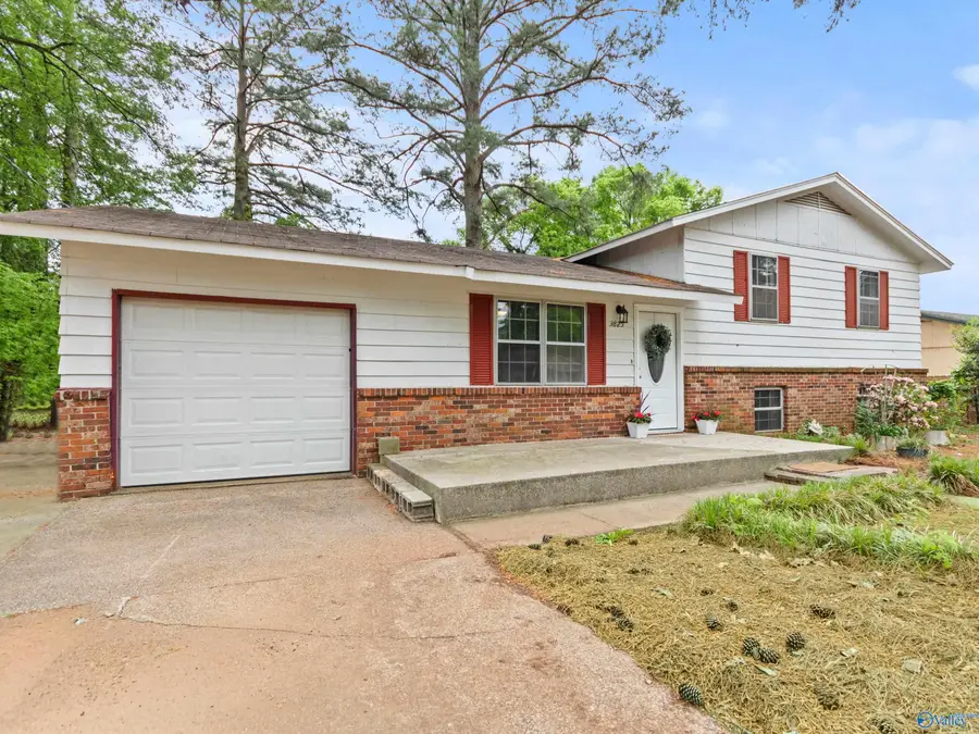 3825 SW Pinedale Drive, Huntsville, AL 35805 - #3