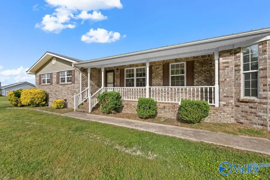 525 Riverwood Drive, Hokes Bluff, AL 35903 - #2