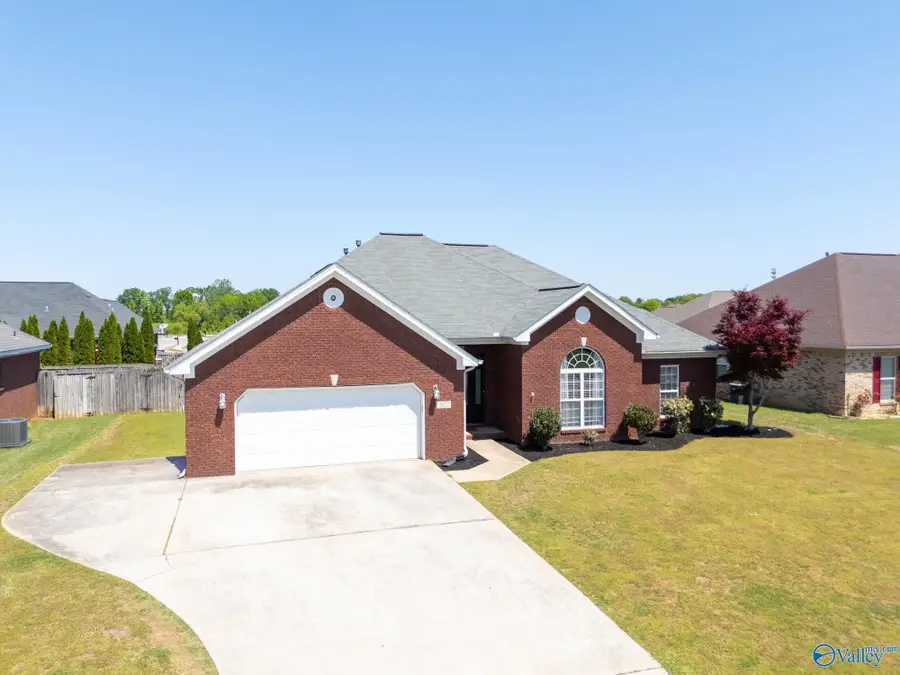 2622 Buckingham Gate Sw, Decatur, AL 35603 - #2